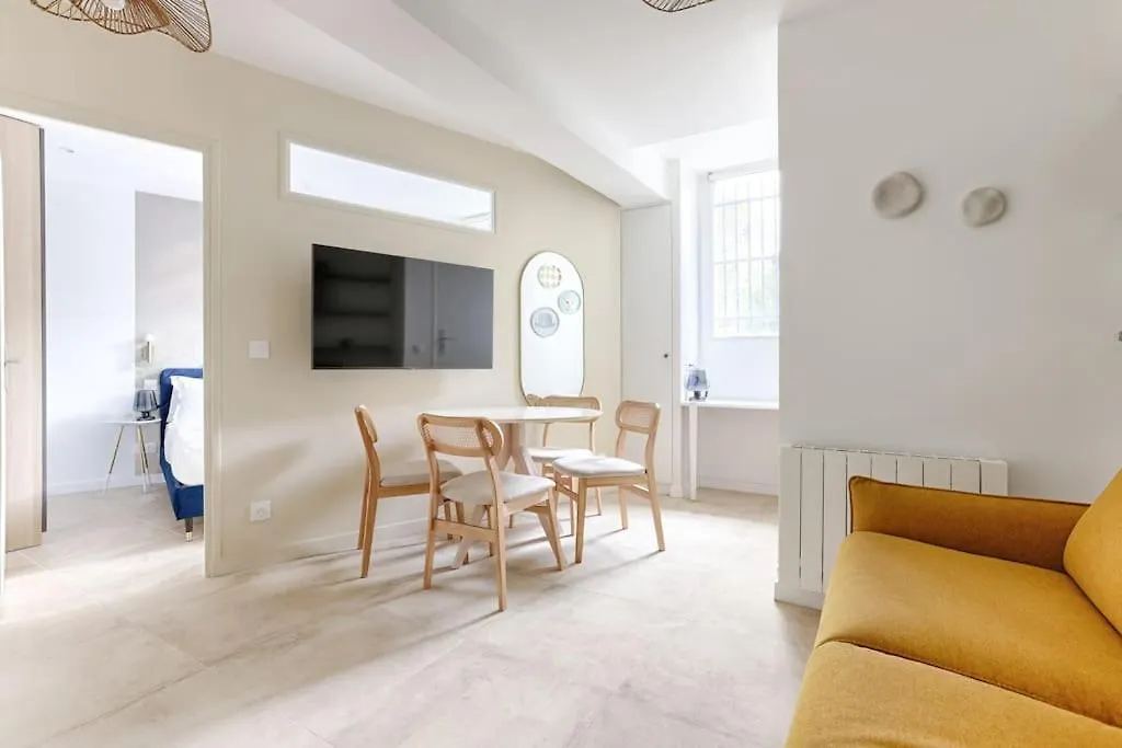 Mykeypers - Chic & Cozy Flat 4P - Republique Apartment Paris 0*,  France