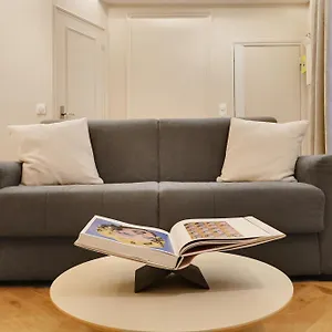 Off Majesti Upper Marais Apartment- Rue Du Faubourg Saint-martin Apartment
