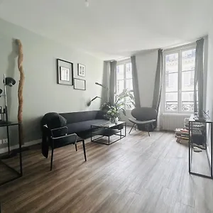 Superbe Design Canal Saint Martin Apartment
